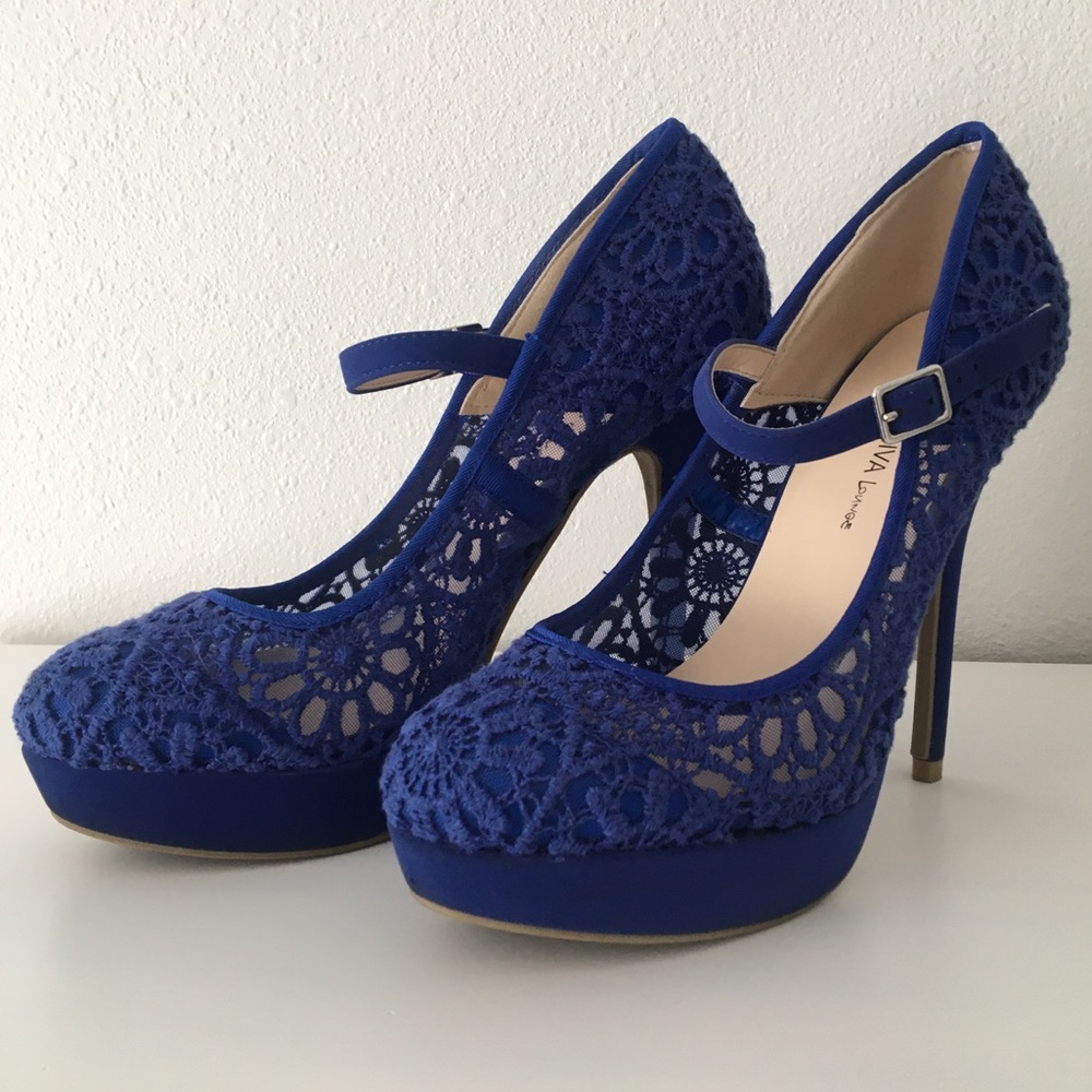 Blue Crochet Wild Diva Lounge stilettos sz 7